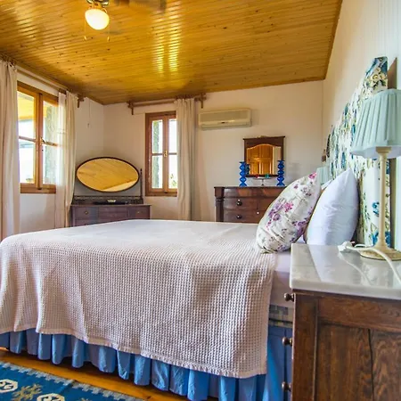 Villa Belen Sleeps 6 With Pool Air Con And Wifi