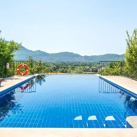 Belen Sleeps 6 With Pool Air Con And Wifi