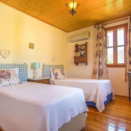 Villa Belen Sleeps 6 With Pool Air Con And Wifi *